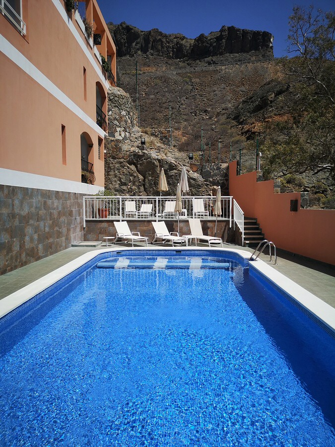 Heated swimming pool