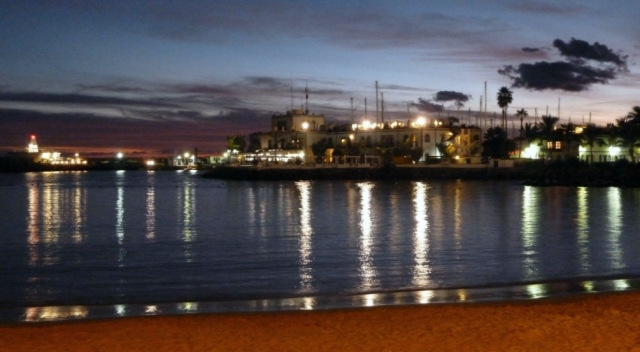 Puerto de Mogan in der Abenddämmerung